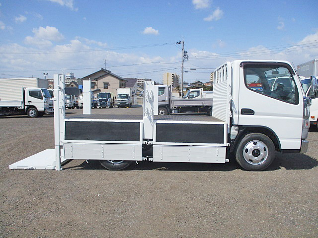 三菱ふそうキャンター平ボディ小型（2t・3t）[写真06]