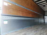 いすゞギガアルミウイング大型（10t）[写真13]