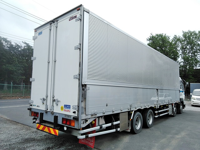 いすゞギガアルミウイング大型（10t）[写真02]