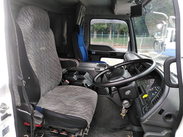 いすゞギガアルミウイング大型（10t）[写真31]