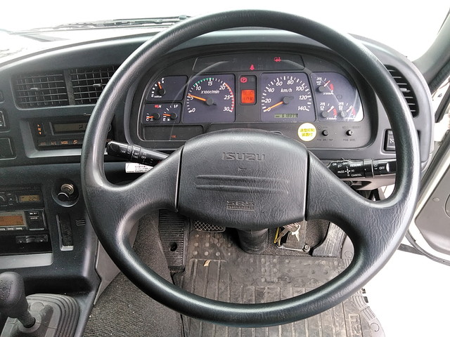 いすゞギガアルミウイング大型（10t）[写真37]