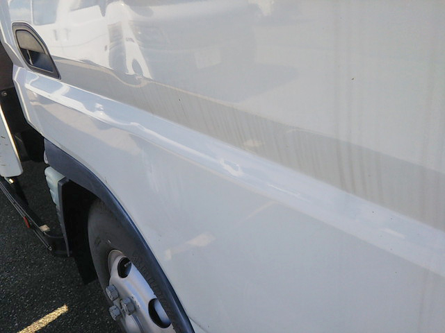 三菱ふそうキャンター平ボディ小型（2t・3t）[写真04]