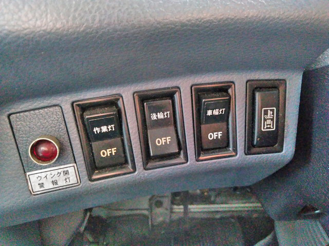 日野レンジャー幌ウイング中型（4t）[写真17]