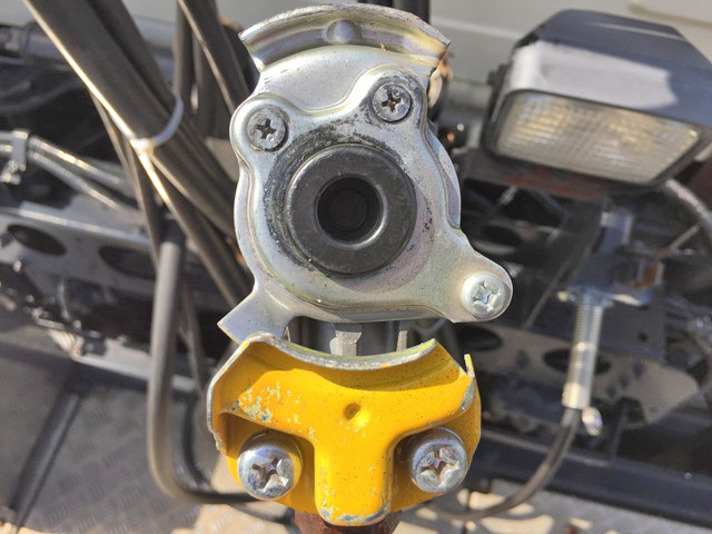 UDトラックスクオントレーラーヘッド（トラクターヘッド）大型（10t）[写真11]