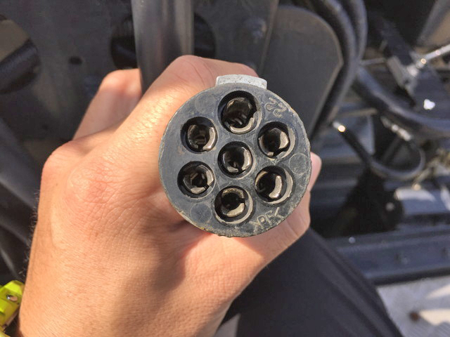 UDトラックスクオントレーラーヘッド（トラクターヘッド）大型（10t）[写真13]