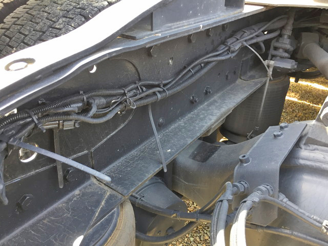 UDトラックスクオントレーラーヘッド（トラクターヘッド）大型（10t）[写真15]