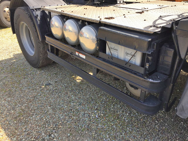 UDトラックスクオントレーラーヘッド（トラクターヘッド）大型（10t）[写真16]