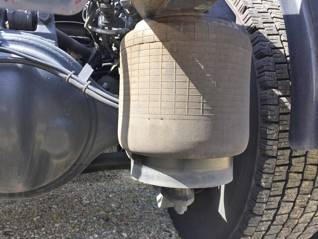 UDトラックスクオントレーラーヘッド（トラクターヘッド）大型（10t）[写真19]