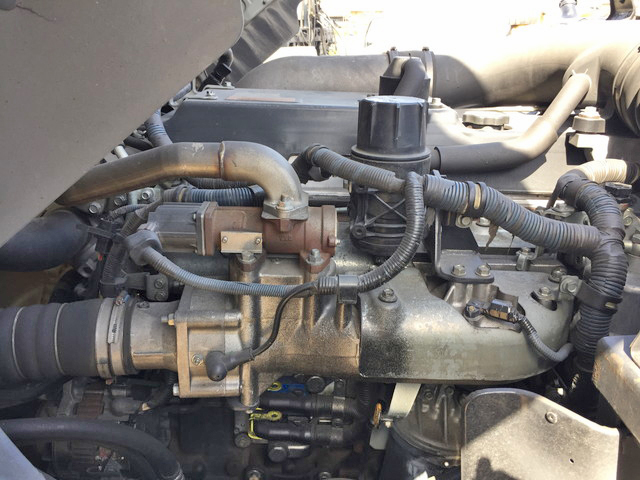 UDトラックスクオントレーラーヘッド（トラクターヘッド）大型（10t）[写真23]