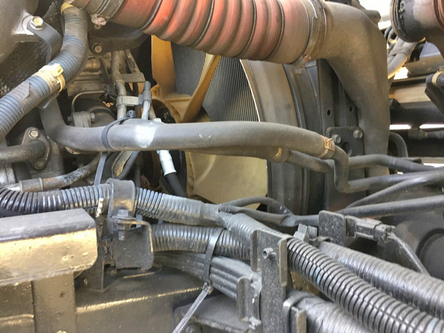 UDトラックスクオントレーラーヘッド（トラクターヘッド）大型（10t）[写真24]