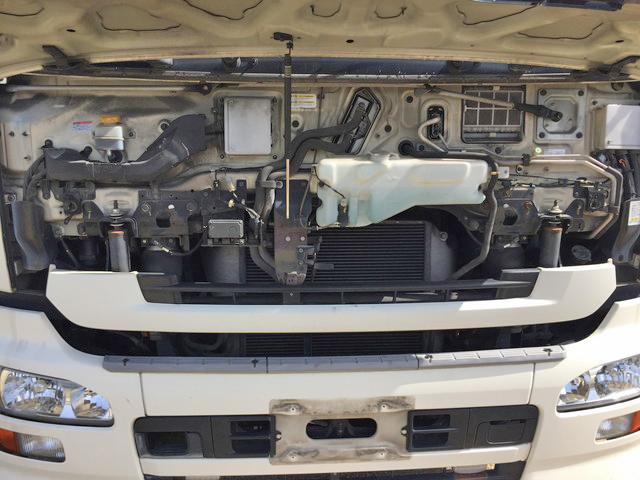 UDトラックスクオントレーラーヘッド（トラクターヘッド）大型（10t）[写真26]