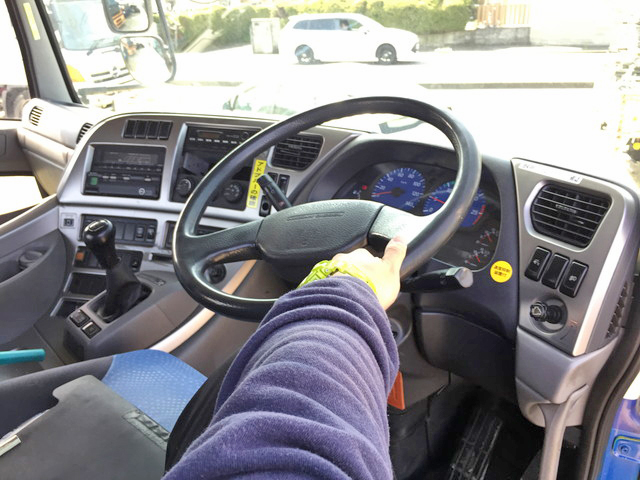 UDトラックスクオントレーラーヘッド（トラクターヘッド）大型（10t）[写真28]