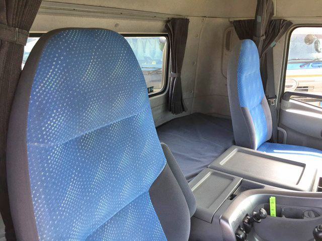 UDトラックスクオントレーラーヘッド（トラクターヘッド）大型（10t）[写真30]