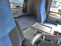 UDトラックスクオントレーラーヘッド（トラクターヘッド）大型（10t）[写真32]