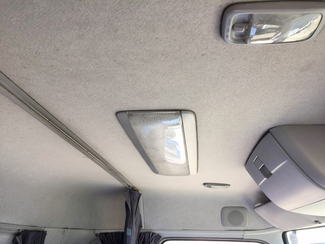 UDトラックスクオントレーラーヘッド（トラクターヘッド）大型（10t）[写真34]