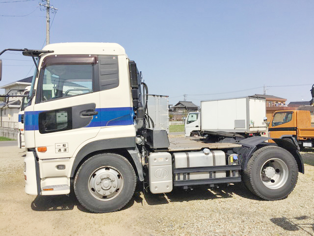 UDトラックスクオントレーラーヘッド（トラクターヘッド）大型（10t）[写真04]