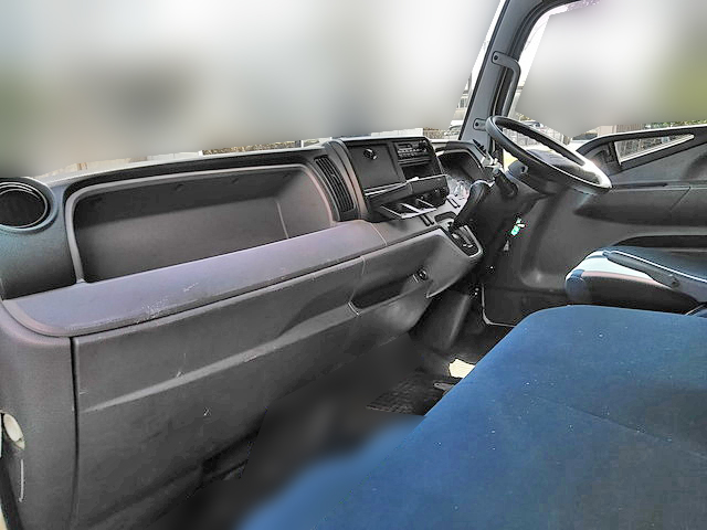 三菱ふそうキャンター平ボディ小型（2t・3t）[写真18]
