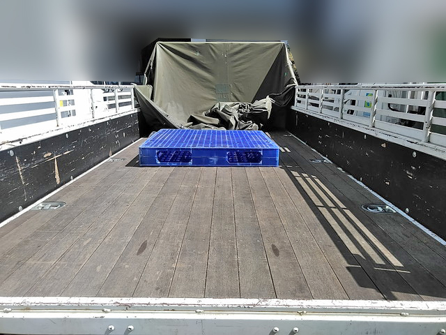 三菱ふそうキャンター平ボディ小型（2t・3t）[写真06]