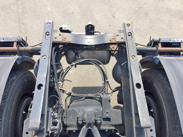 UDトラックスクオントレーラーヘッド（トラクターヘッド）大型（10t）[写真12]