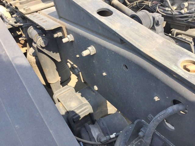 UDトラックスクオントレーラーヘッド（トラクターヘッド）大型（10t）[写真16]