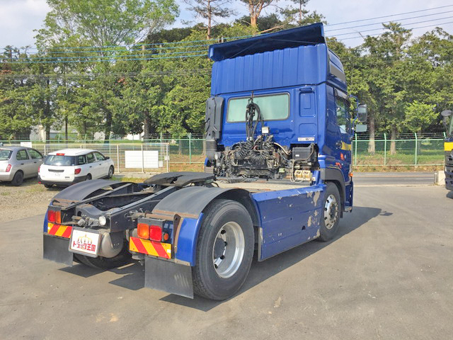 UDトラックスクオントレーラーヘッド（トラクターヘッド）大型（10t）[写真02]