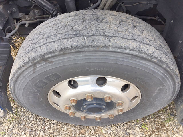 UDトラックスクオントレーラーヘッド（トラクターヘッド）大型（10t）[写真22]