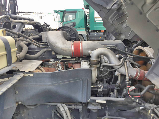 UDトラックスクオントレーラーヘッド（トラクターヘッド）大型（10t）[写真25]