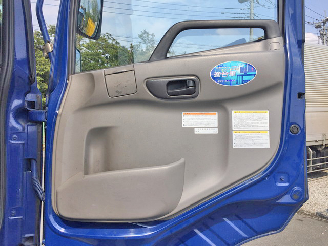 UDトラックスクオントレーラーヘッド（トラクターヘッド）大型（10t）[写真27]