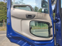 UDトラックスクオントレーラーヘッド（トラクターヘッド）大型（10t）[写真28]