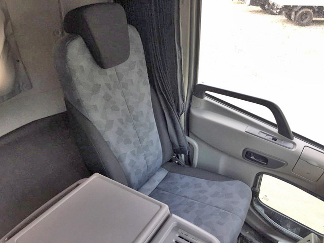 UDトラックスクオントレーラーヘッド（トラクターヘッド）大型（10t）[写真30]