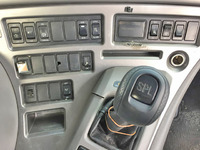 UDトラックスクオントレーラーヘッド（トラクターヘッド）大型（10t）[写真37]