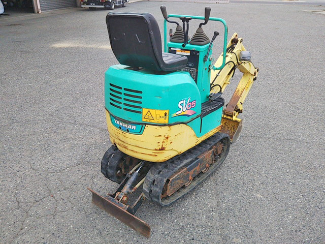 ヤンマーミニユンボ（ミニバックホー）[写真02]