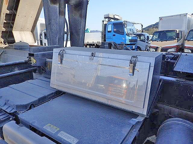 いすゞギガダンプ大型（10t）[写真13]