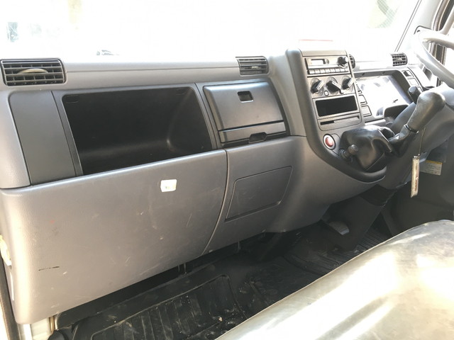 三菱ふそうキャンター平ボディ小型（2t・3t）[写真31]