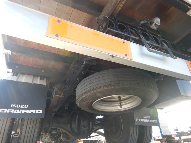 いすゞフォワード平ボディ中型（4t）[写真13]