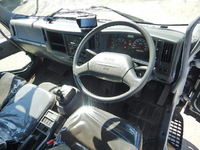 いすゞフォワード平ボディ中型（4t）[写真19]