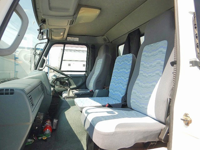 UDトラックスコンドル冷凍車（冷蔵車）増トン（6t・8t）[写真17]