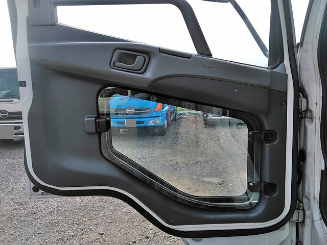 三菱ふそうファイターアルミウイング中型（4t）[写真29]