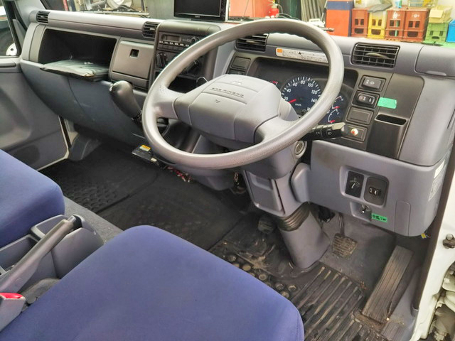 三菱ふそうキャンターアルミウイング小型（2t・3t）[写真32]