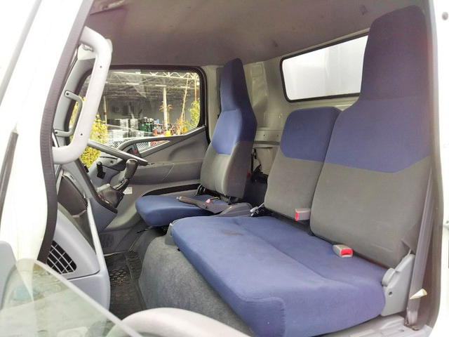 三菱ふそうキャンターアルミウイング小型（2t・3t）[写真33]