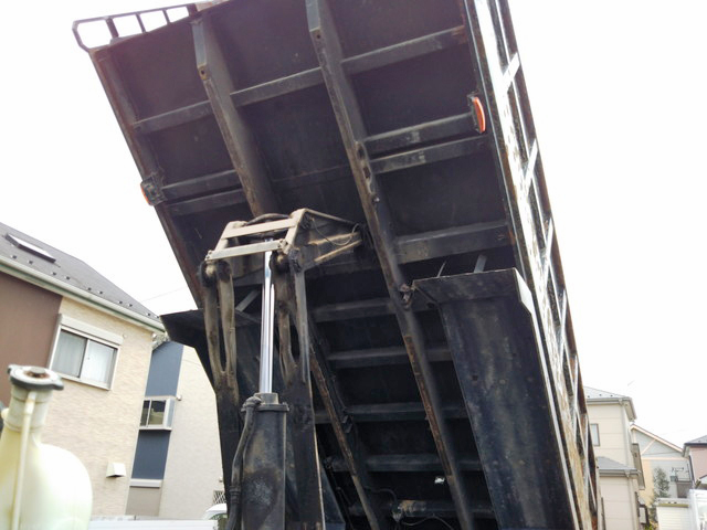 いすゞギガ深ダンプ（土砂禁ダンプ）大型（10t）[写真17]