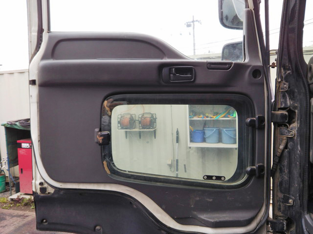 いすゞギガ深ダンプ（土砂禁ダンプ）大型（10t）[写真30]