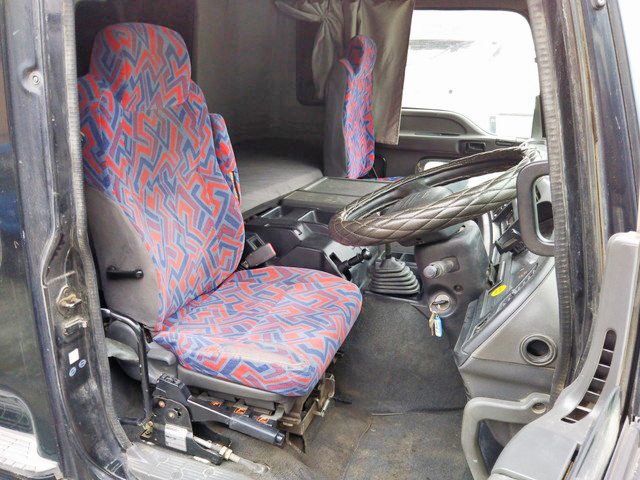 いすゞギガ深ダンプ（土砂禁ダンプ）大型（10t）[写真32]