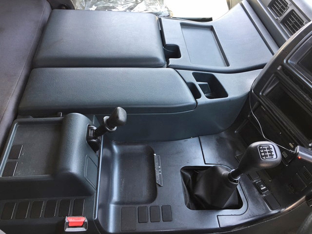 UDトラックスビッグサムセルフクレーン4段大型（10t）[写真38]