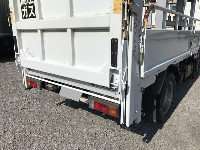 三菱ふそうキャンター平ボディ小型（2t・3t）[写真12]