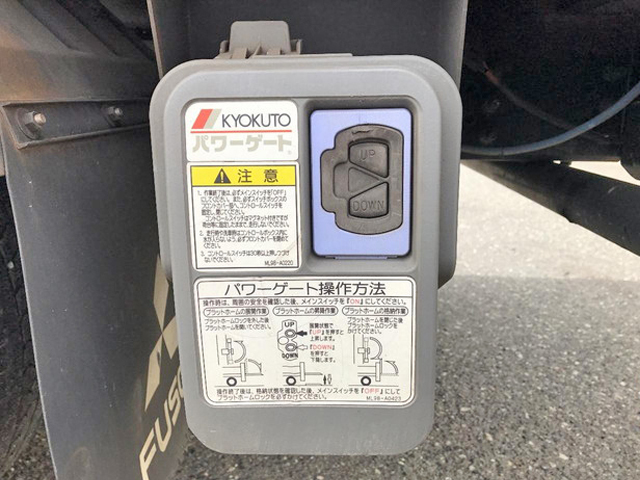 三菱ふそうキャンター平ボディ小型（2t・3t）[写真19]