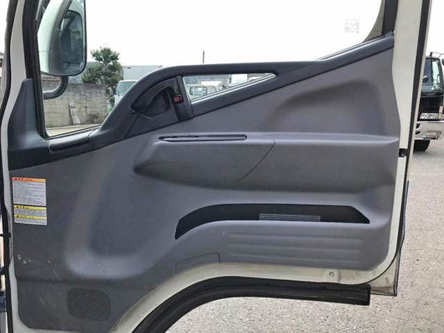 三菱ふそうキャンター平ボディ小型（2t・3t）[写真23]