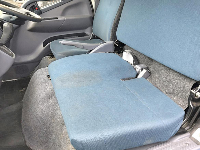 三菱ふそうキャンター平ボディ小型（2t・3t）[写真25]