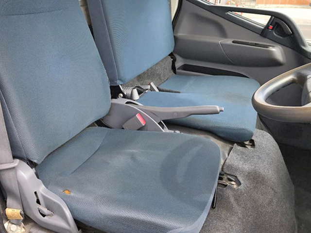 三菱ふそうキャンター平ボディ小型（2t・3t）[写真26]