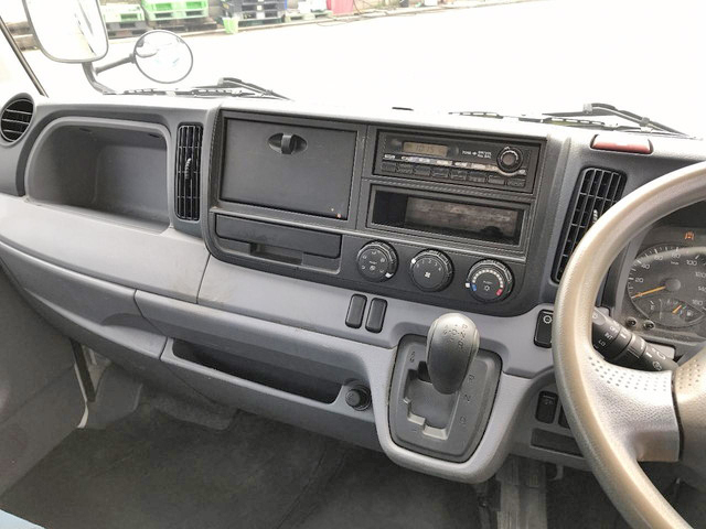 三菱ふそうキャンター平ボディ小型（2t・3t）[写真27]